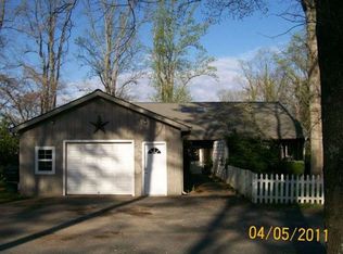 295 Valleyview Dr, Mount Airy, NC 27030