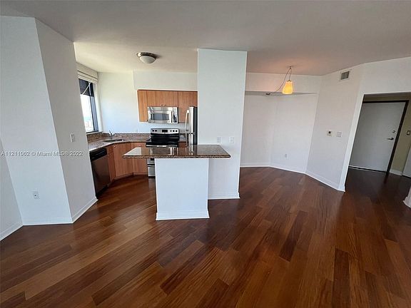 5th image of 1330 West Ave APT 3301