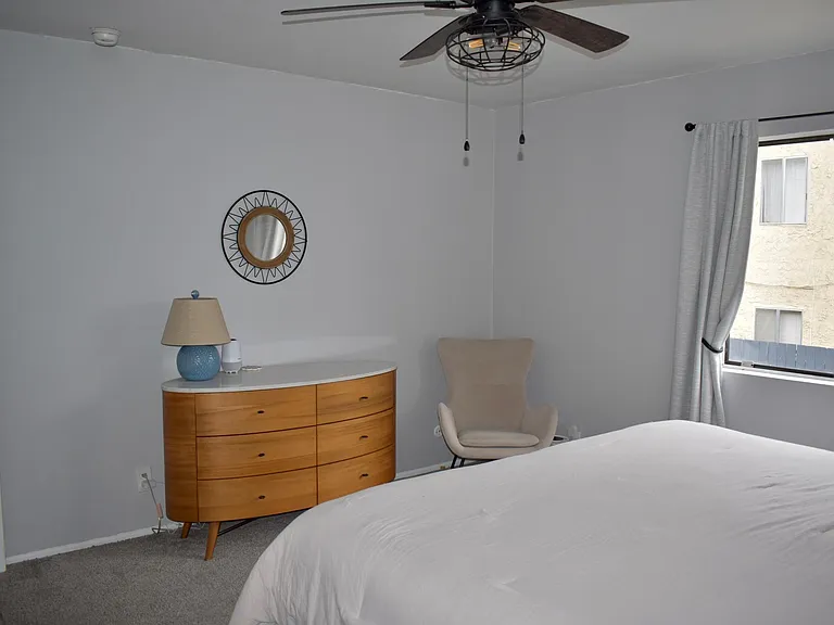 8565 Independence Ave #4 — Photo 9
