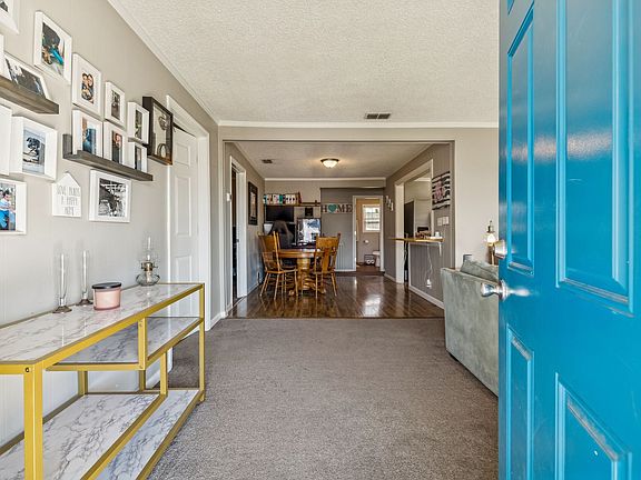 3rd image of 213 21st Ave W