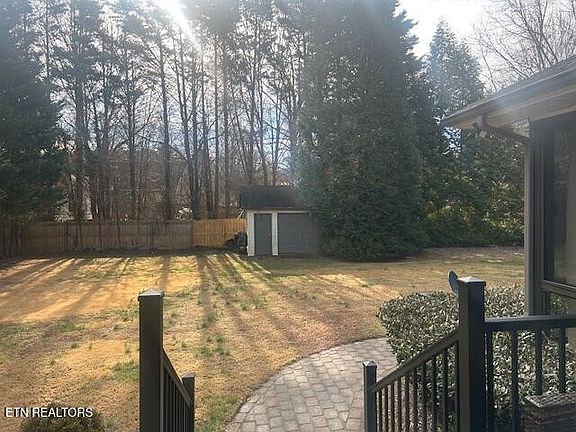 5th image of 1836 Westcliff Dr