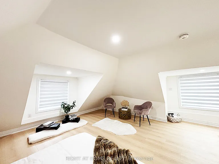 11 Holton Ave N #UPPER — Photo 34