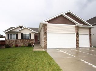 9340 Eagleton Ln, Lincoln, NE 68505