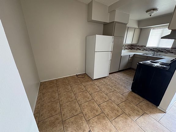 5th image of 1901 Stewart Ave #C