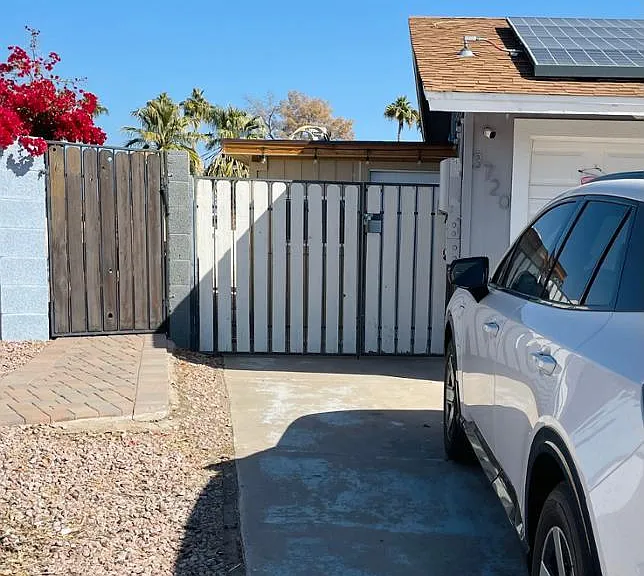 3720 W Mauna Loa Ln #STUDIO — Photo 1