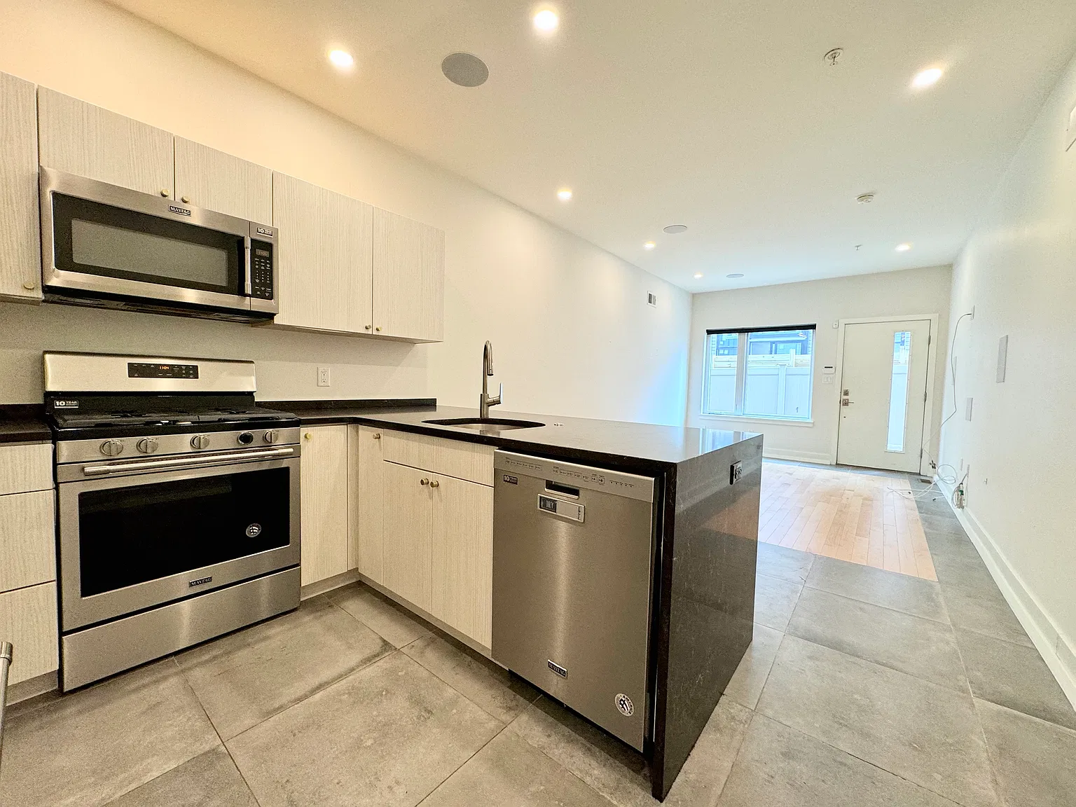 3 bed, 1500 sqft, $2,800 — Photo 4