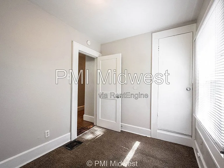 411 W 40th St — Photo 18