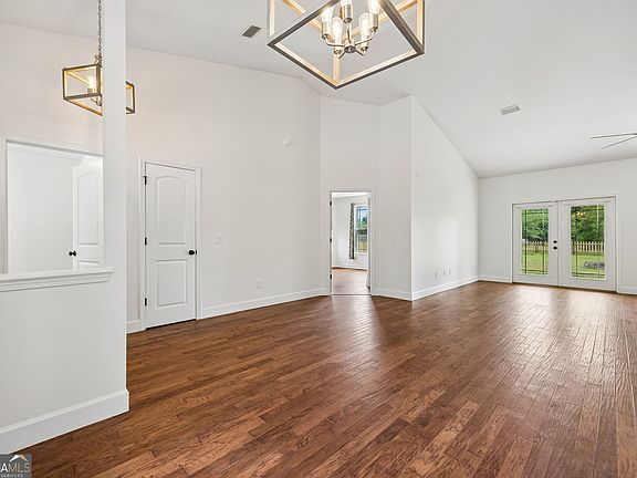 5th image of 208 Waters Edge Dr