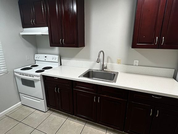 5th image of 544 N 4th St APT 4