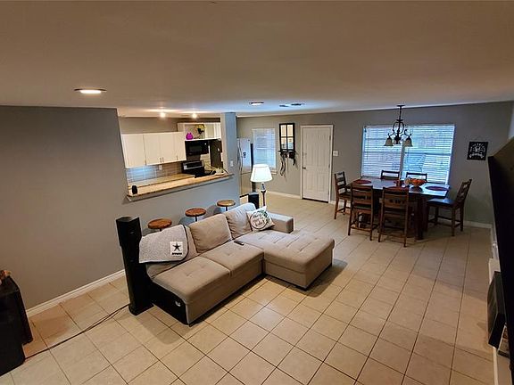 3rd image of 11129 Tracey Dr