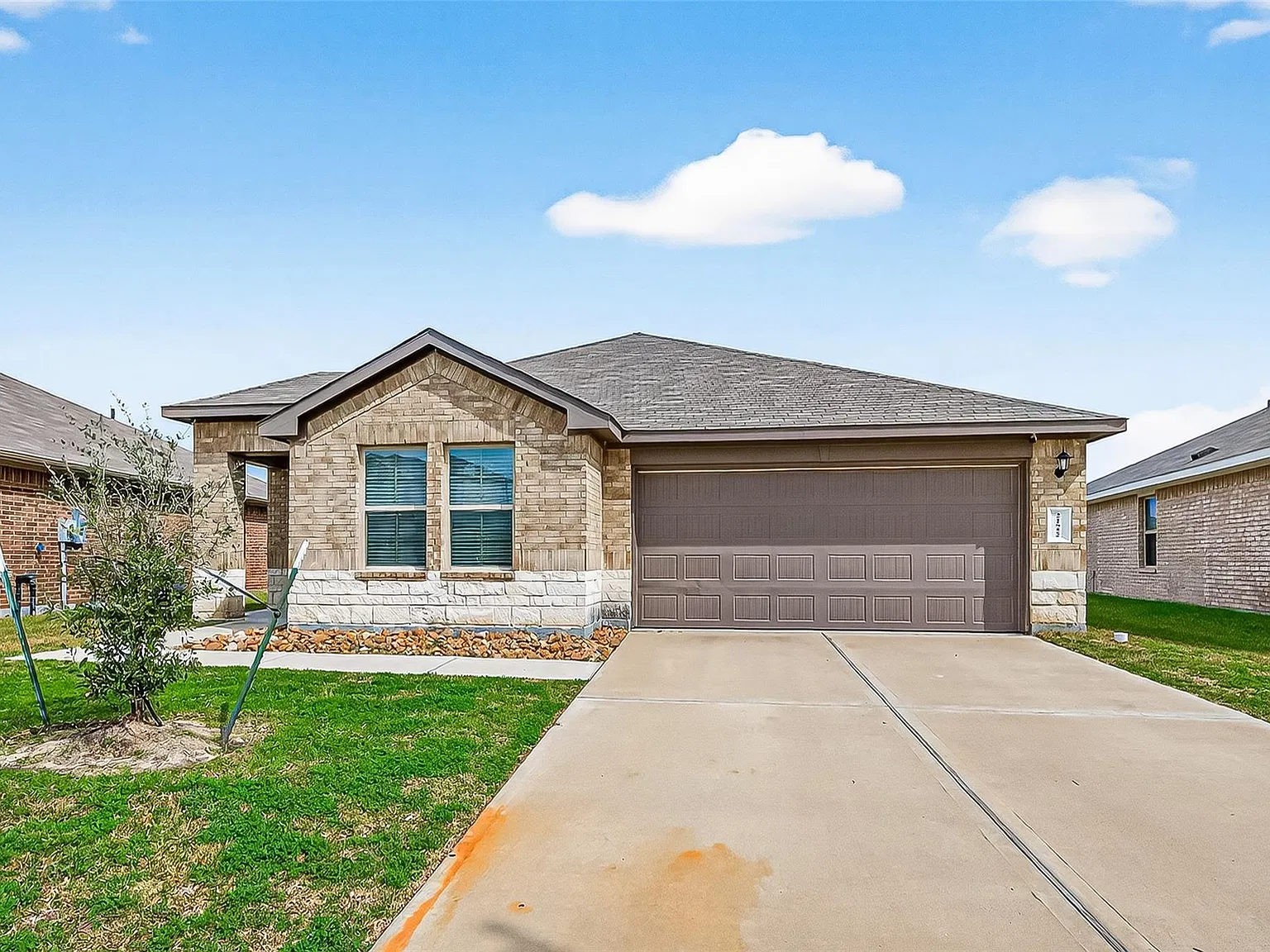 3 bed, 2.0 bath, 1597 sqft, $2,200 — Photo 2