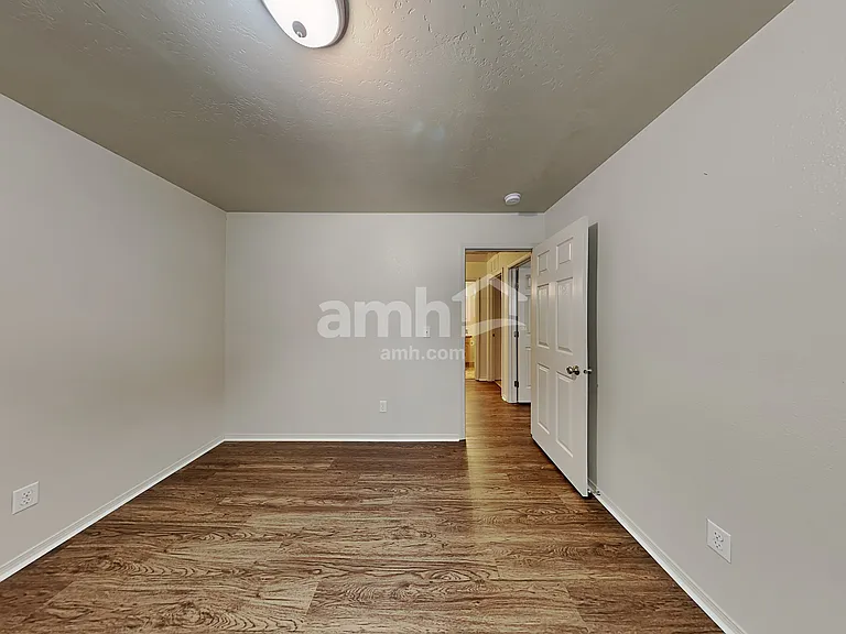 4418 N Alester Ave — Photo 12
