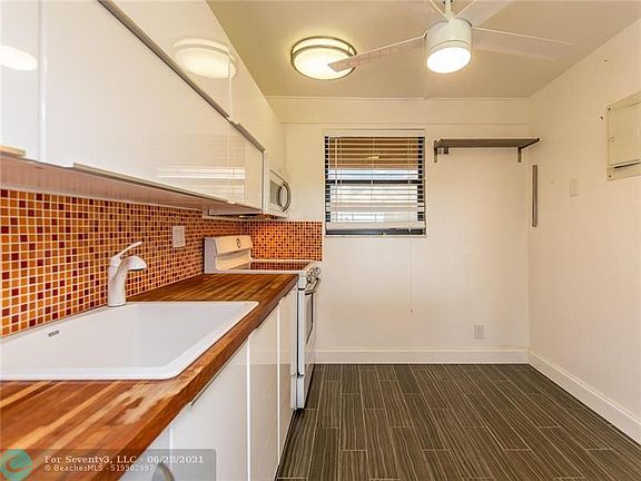 4th image of 2304 S Cypress Bend Dr APT 713