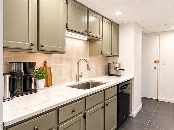 3rd image of 43 Angleside Rd APT 1
