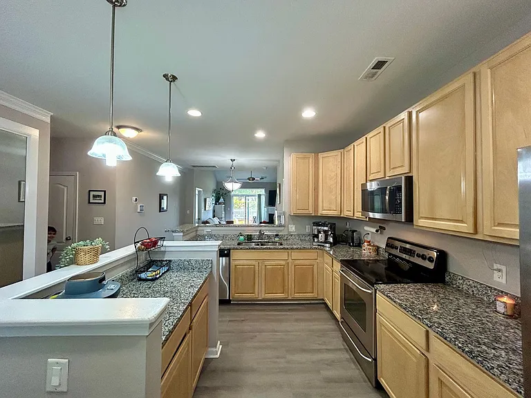 2113 Livingston St — Photo 3