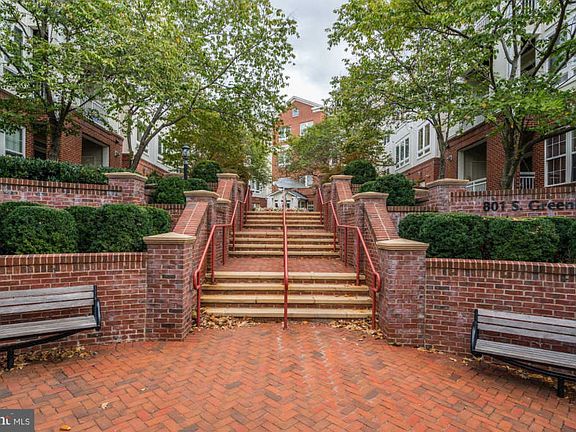 3rd image of 801 S Greenbrier St APT 320