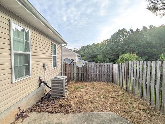 2nd image of 264 Lynbrook Way