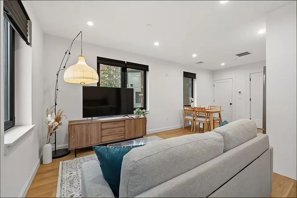 Studio, 1.0 bath, 450 sqft, $3,750 — Photo 2