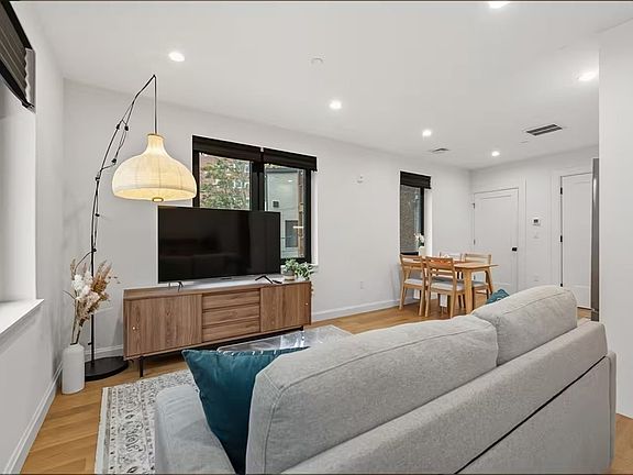 2nd image of 1618 Beacon St APT 3