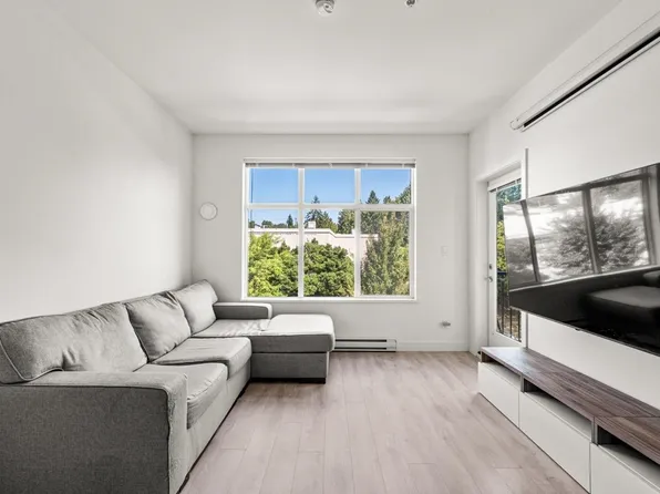828 Gauthier Ave #312, Coquitlam, BC V3K 0E9