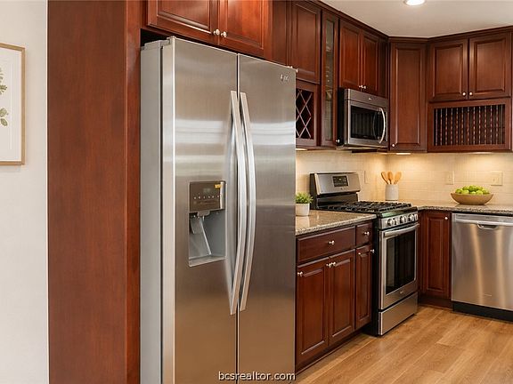 2nd image of 4660B Raymond Stotzer Pkwy