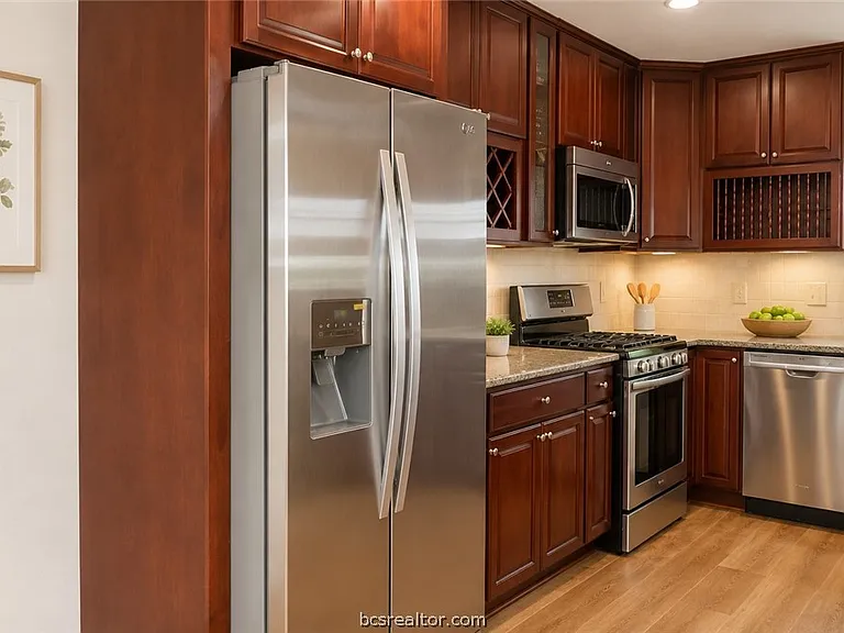 4660B Raymond Stotzer Pkwy — Photo 2