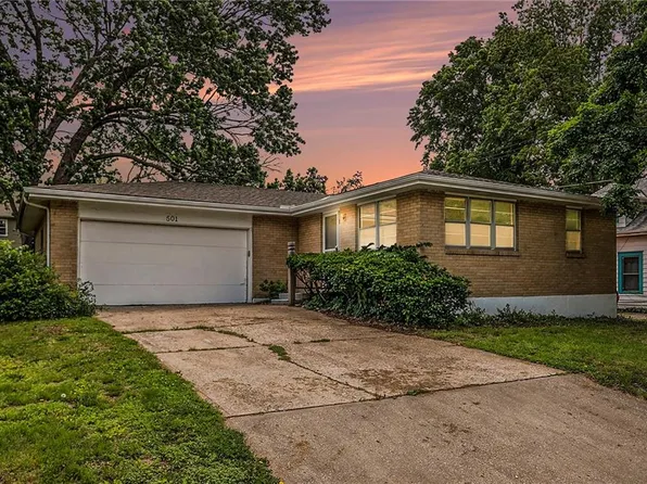 501 Maple Ave, Smithville, MO 64089