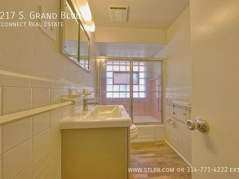 5217 S Grand Blvd — Photo 12