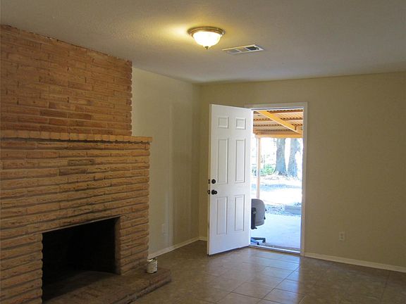4th image of 26407 Magnolia Dr