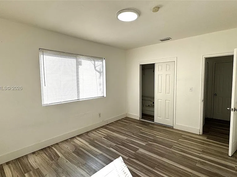 120 NE 55th St #4 — Photo 4