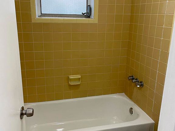 4th image of 16117-16135 NE 19th Ct N #2