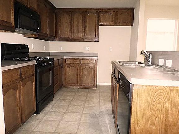 4th image of 6329 Geneva Ln