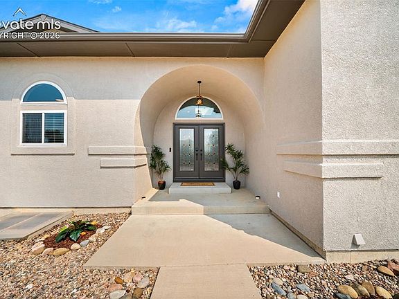 3rd image of 704 S Chimazo Dr