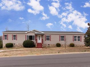 1164 Peppertree Dr, Mount Holly, NC 28120