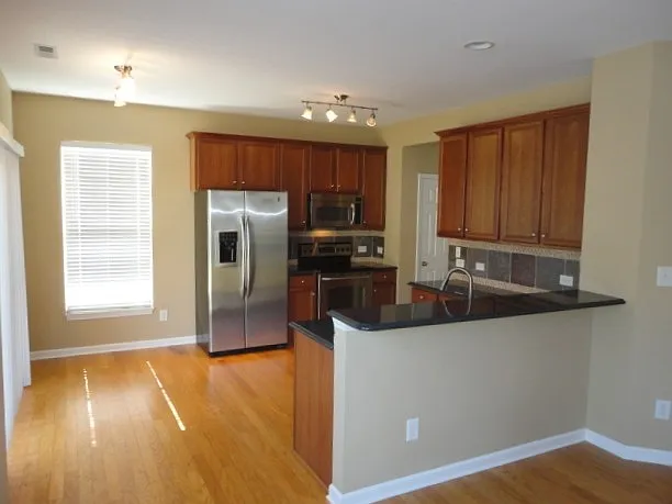 3 bed, 2.5 bath, 1594 sqft, $2,065 — Photo 2