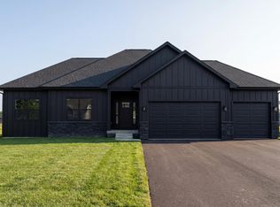 3916 McMenemy St, Vadnais Heights, MN 55127