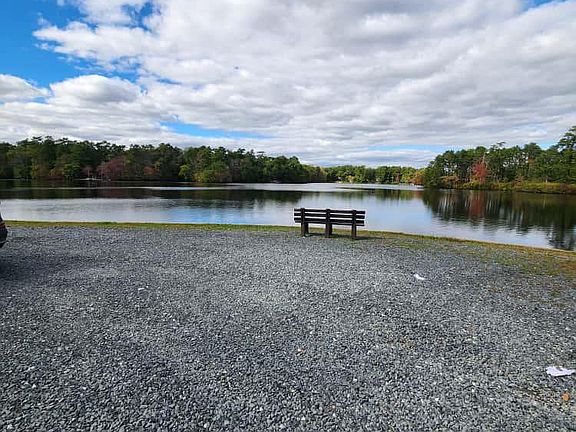 4th image of 136 S Lakeshore Dr