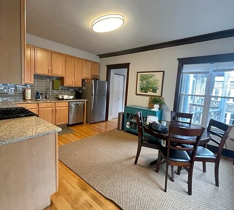 3rd image of 4452 N Winchester Ave APT 3