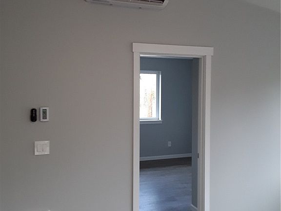 5th image of 610 Willapa Ct SE