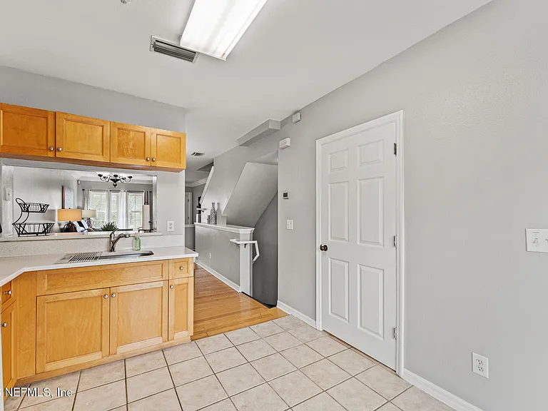 343 E Church St — Photo 7