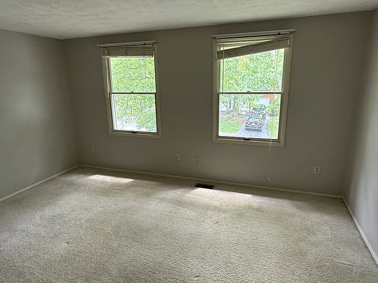 309 Redrome Cir W — Photo 4