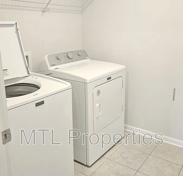 195 Bezelle Ave — Photo 18