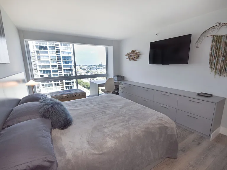 1810 Avenida Del Mundo #704 — Photo 22