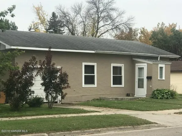 920 1st St E, Thief River Falls, MN 56701