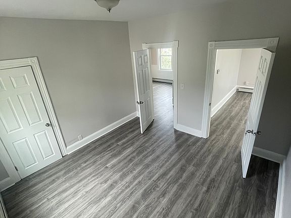 4th image of 16 Tuxedo Ave #2