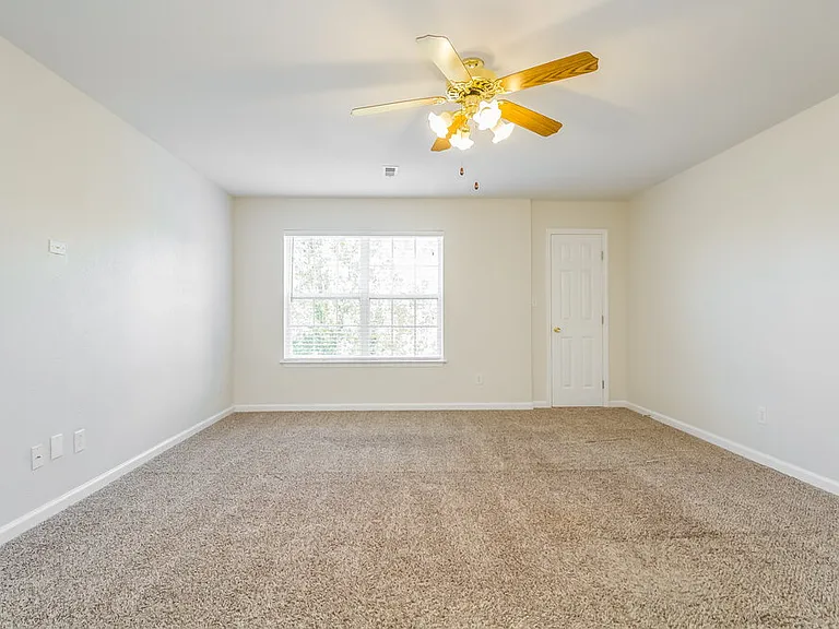 2164 Spring Hill Cir — Photo 11