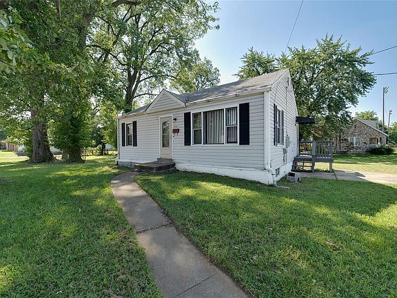 3rd image of 3761 Geraldine Ave