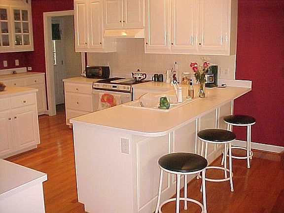 SPACIOUS KITCHEN