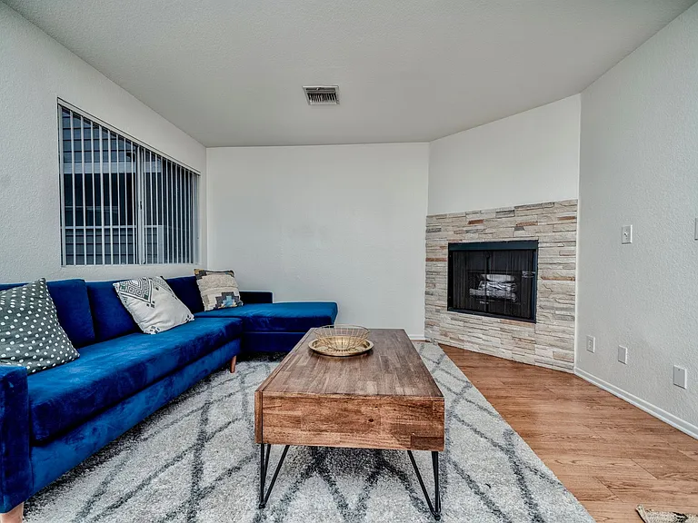 15111 Burbank Blvd — Photo 9