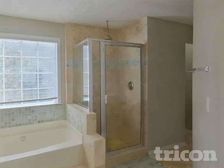 325 Cadeleigh Ct — Photo 12